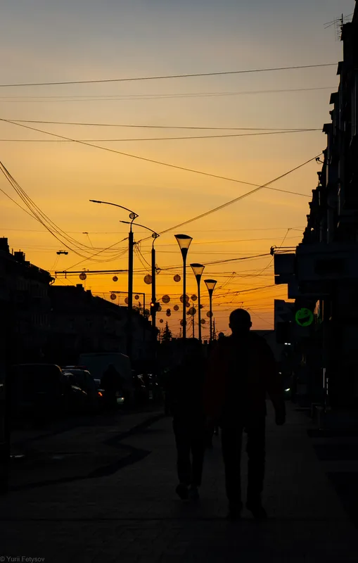 Місто у променях вечірнього сонця: лучан зачарували світлини Луцька (фото)