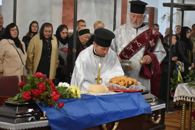 У Луцьку попрощалися із загиблими на війні Юрієм Дрофою та В'ячеславом Овчаром (фото)