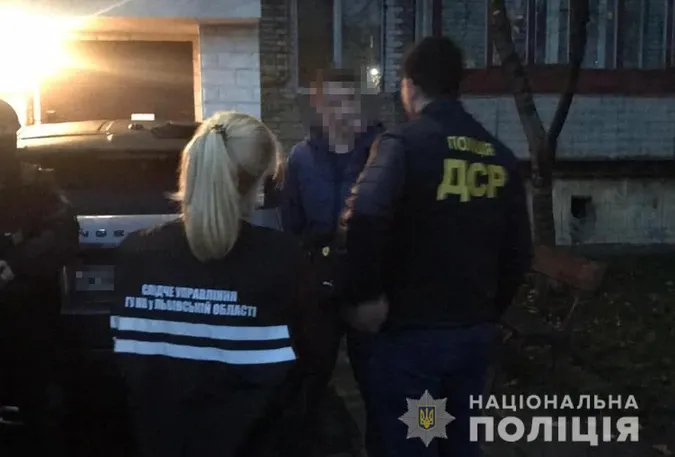 «Обчищали» офіси й банкомати: затримали групу крадіїв, яка орудувала на Волині