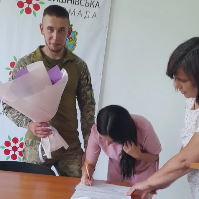 На Волині військовий одружився зі своєю коханою (фото)