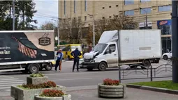 Вантажівка потрапила в аварію у центрі Луцька (фото)