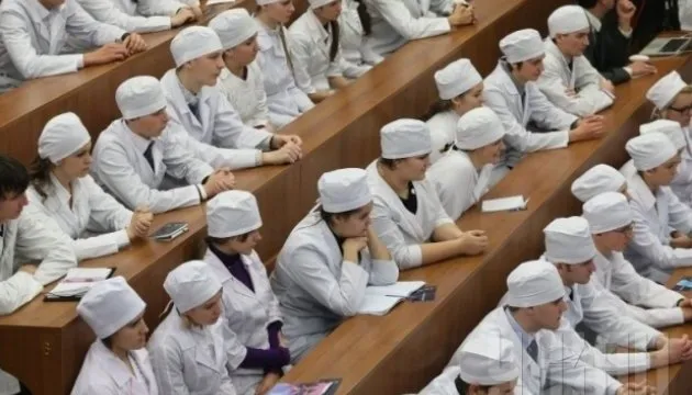 Після підвищення прохідного балу до медуніверситетів вступило значно менше абітурієнтів