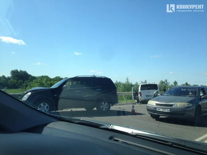 У Рованцях – аварія: потовчені чотири автівки (відео, фото, оновлено)