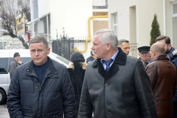...попрощатися прибули й директор департаменту агропромислового розвитку Волинської ОДА Юрій Горбенко та мер Нововолинська Віктор Сапожніков... 