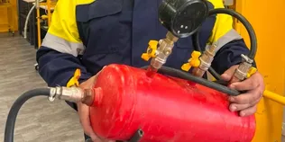 Вогнегасник, який більше не гасить пожежі: на Волині газовики створили незвичайний пристрій (фото)