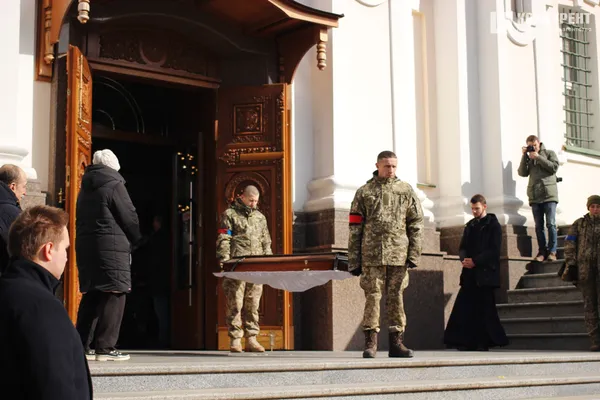У Луцьку попрощалися із Героями, які загинули внаслідок авіаудару по аеродрому (фото)