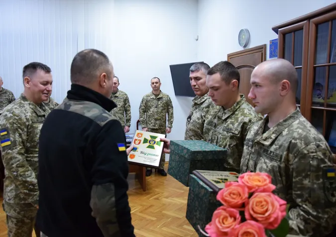 На Волині напередодні свят вручили відзнаки та подарунки прикордонникам, які пройшли ворожий полон (фото)
