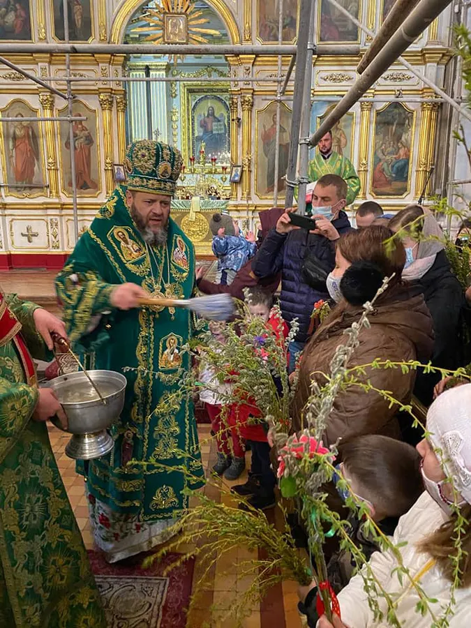 Як у кафедральному соборі Луцька дітям святили вербу (фото)