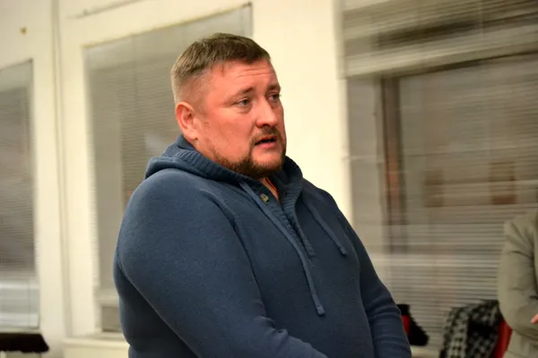 Волонтер та автор книги Юрій Тира