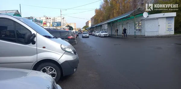 Як працюють Центральний та Варшавський ринки у Луцьку у карантин вихідного дня (фоторепортаж)