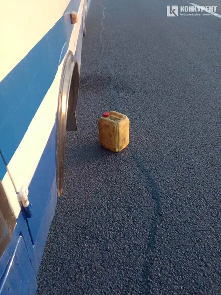Пасажирів довозили попутки: біля Радехова зламався автобус «Ужгород – Луцьк» (фото)