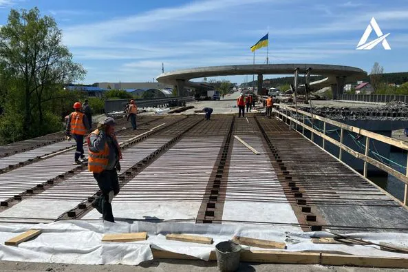 Рух Житомирською трасою для вантажівок відновлять наприкінці травня