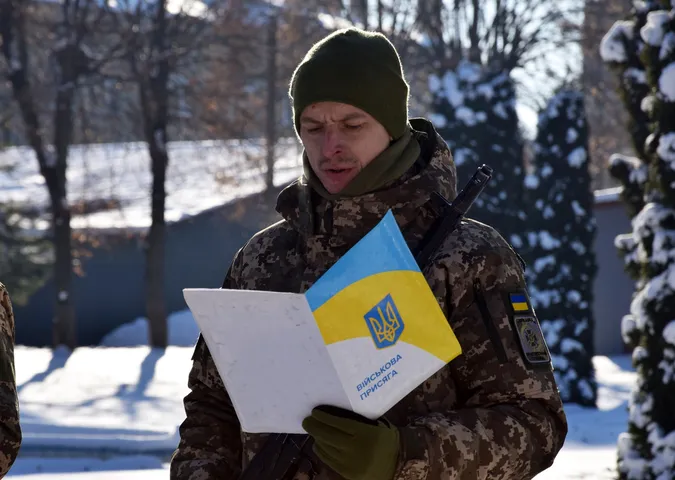 У Луцьку військовослужбовці Волинського прикордонного загону склали військову присягу (фото)