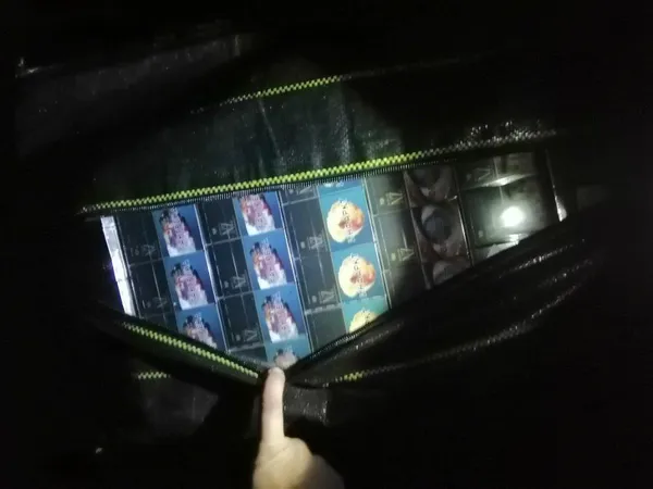 На Волині контрабандисти залишили «Джип» і 49 ящиків сигарет (фото, відео)