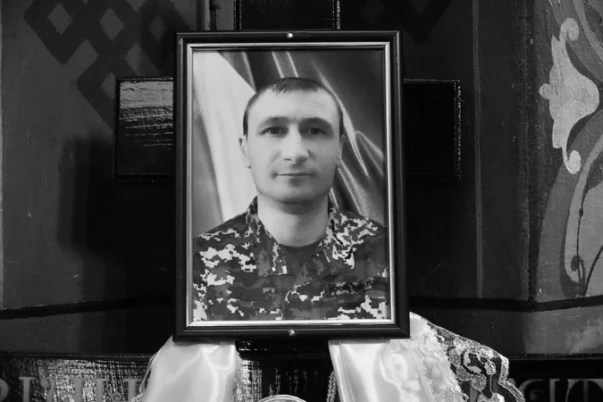 У Володимирі попрощалися із 34-річним воїном Віктором Ткачуком (фото)