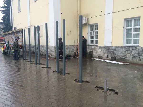 У Луцьку почали встановлювати новий фотостенд полеглим бійцям АТО 