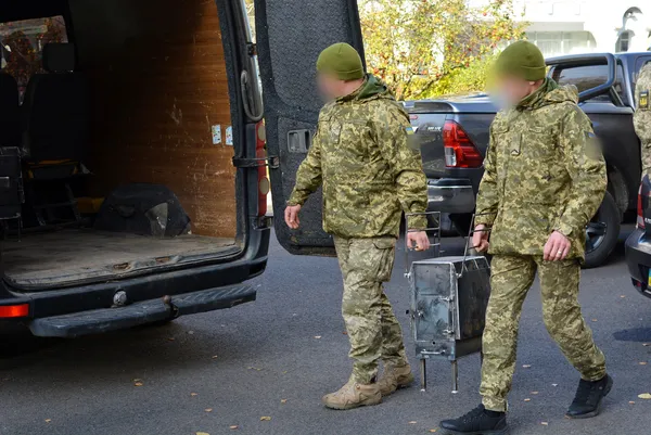 Буржуйки, термобілизна, берці: волинських бійців «утеплили» (фото)