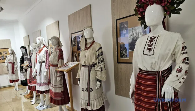 Волинські хати, серпанок і вареники з сомом: «Ладомирія» відтворює культуру Великої Волині
