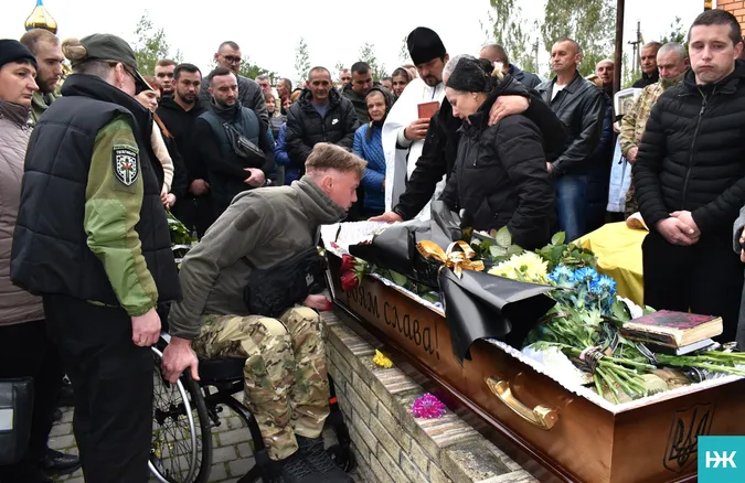 Повернувся не на весілля, а на свій похорон: на Волині попрощалися з капітаном волинської «сотки»