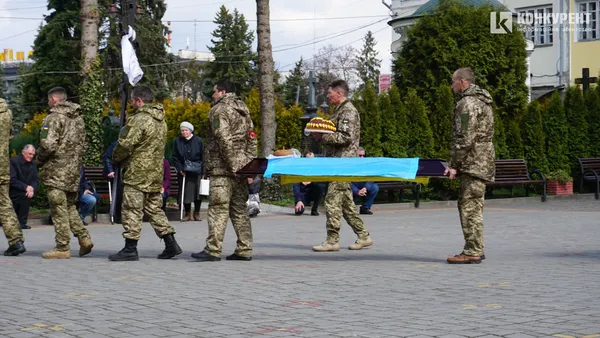 Луцьк на колінах: попрощалися з двома полеглими Героями (фото, відео)