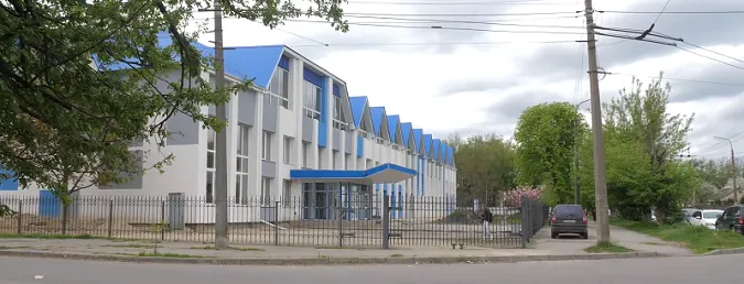 Хочуть робити заїзд до ЛНТУ: у Луцьку – скандал між жителями багатоповерхівки та університетом (відео)
