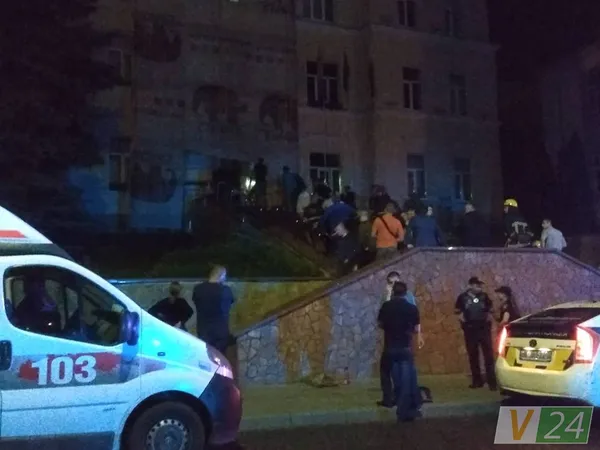 Чоловік погрожував себе спалити біля Луцькради (фото)