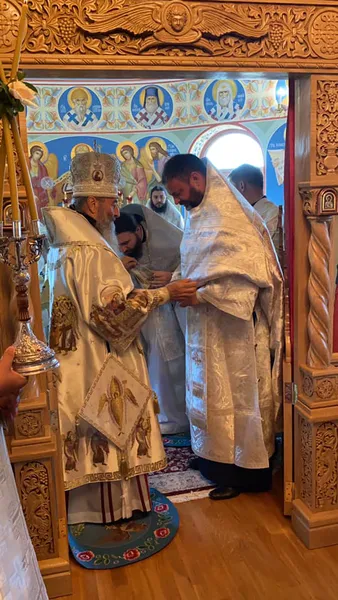 Онуфрій висвятив відомого лікаря з Волині на священника