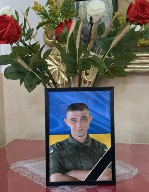 У Городищі попрощалися з Іваном Зелінським: священник, що вінчав, провів і в останню путь (фото)