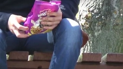 Луцькі пранкери розіграли лучан за допомогою Whiskas (відео)