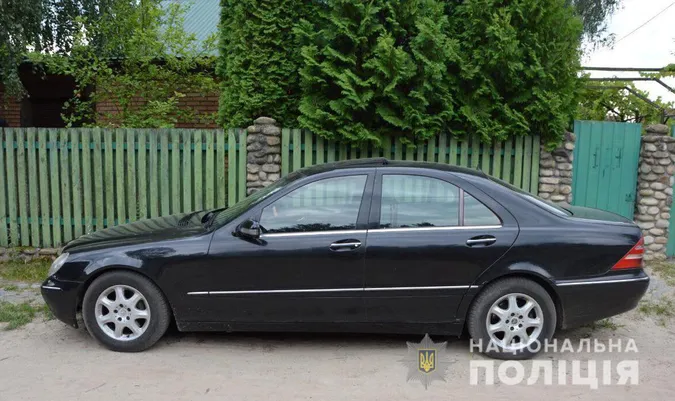 У Гряді побили чоловіка і забрали в нього автомобіль