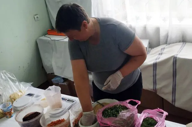 На Волині жінки готують сухий борщ на передову (відео)