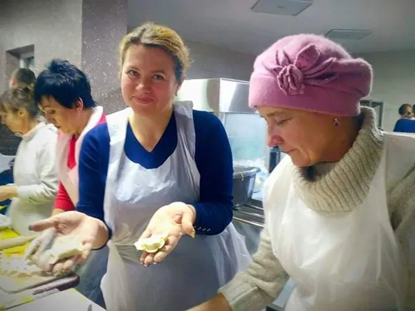 «Олів’є» та вареники: волиняни приготували гостинці для захисників (фото)