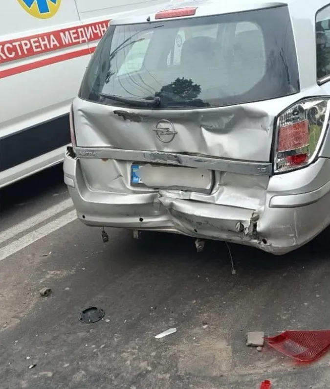 У Луцьку п'яний на Range Rover пошкодив три автівки (фото)