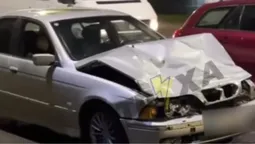 З розгону влетів у вантажівку: показали момент аварії перед мостом у Луцьку (відео)
