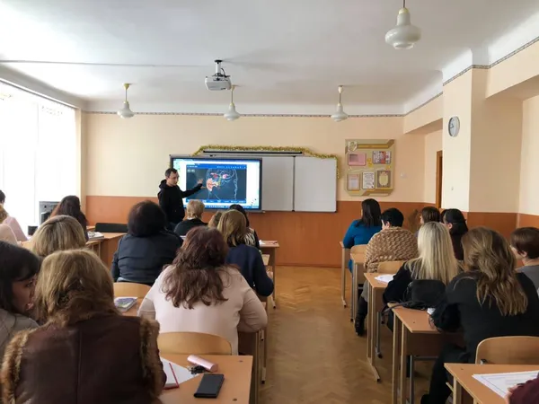 Доступно і пізнавально: у Луцьку педагогів навчали роботі з мультибордами (фото)