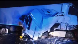Фура в'їхала в тягач: деталі нічної ДТП на Волині (фото, відео)