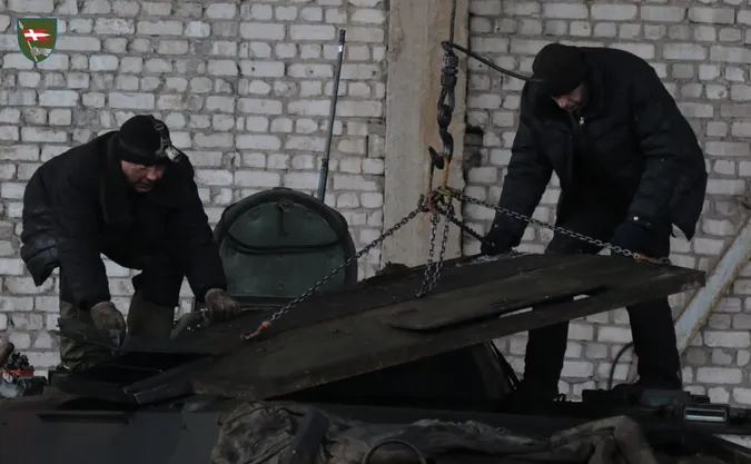 Показали, як воїни 14 ОМБр «реанімують» залізо, яке згодом повертається на поле бою (фото)