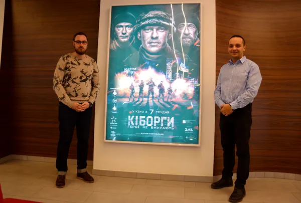 Як волинські атовці дивилися прем'єрний показ фільму про Донецький аеропорт (фото)