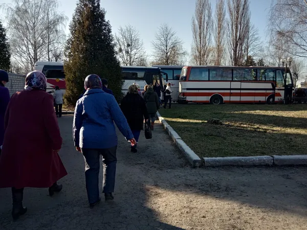 30 автобусів і Пономарьов: Тимошенко привезла до Луцька своїх людей (фото)