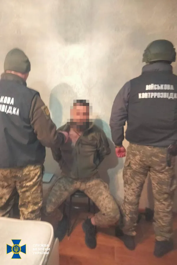 Волинські СБУшники затримали російського агента в лавах ЗСУ (фото, відео)
