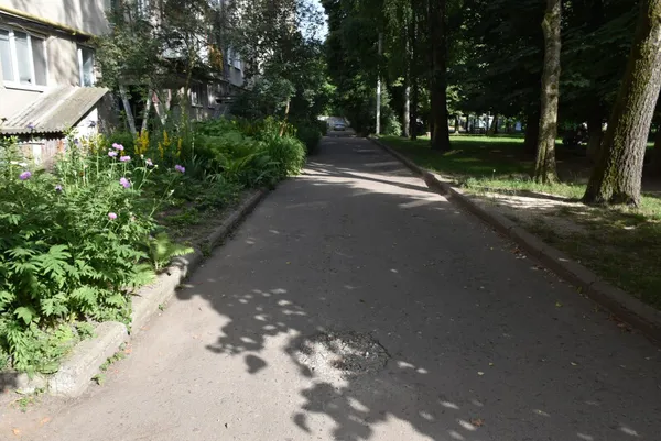 Бруківка, дитяча зона, LED-освітлення: у Луцьку відремонтують двір на Потебні (фото)