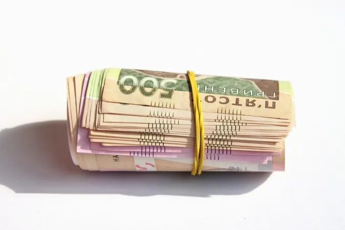 Нацбанк обмежує розрахунки готівкою