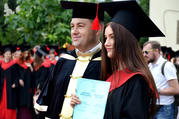 Випускникам-бакалаврам ЛНТУ почесно вручили дипломи (фото)