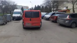 У Луцьку Opel, здаючи назад, збив жінку – її госпіталізували (фото, відео)