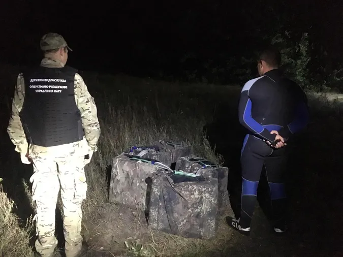 На Волині затримали чоловіка, який хотів переправити майже 5 тисяч пачок сигарет (фото)