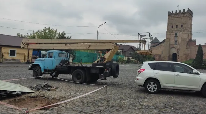 Навпроти Луцького замку знайшли будівлю 15-17 століття (фото)