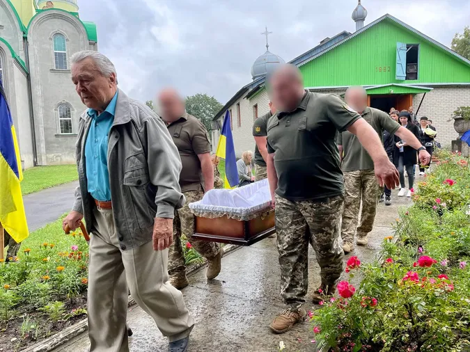 У Нововолинську провели в останню дорогу Героя В'ячеслава Толстобрюха (фото)