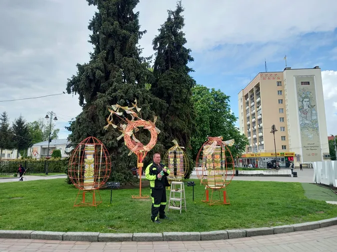 З центру Луцька забрали великодні яйця (фото)