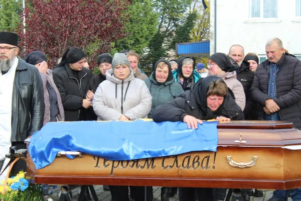«Я вже – волиняка»: Рожищенська громада попрощалася з воїном з Хмельниччини Миколою Мясковським (фото)