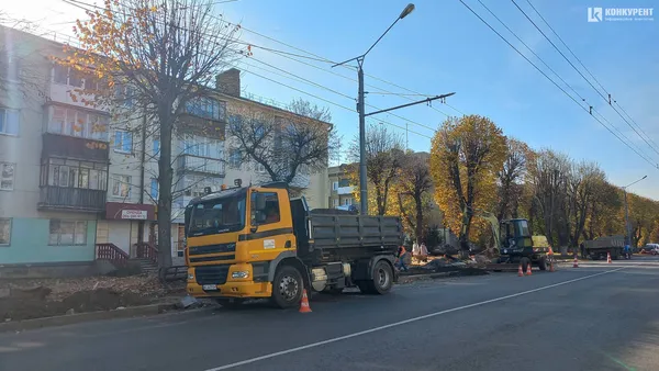 На проспекті Волі у Луцьку облаштовують зупинки